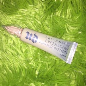 Urban Decay eyeshadow primer